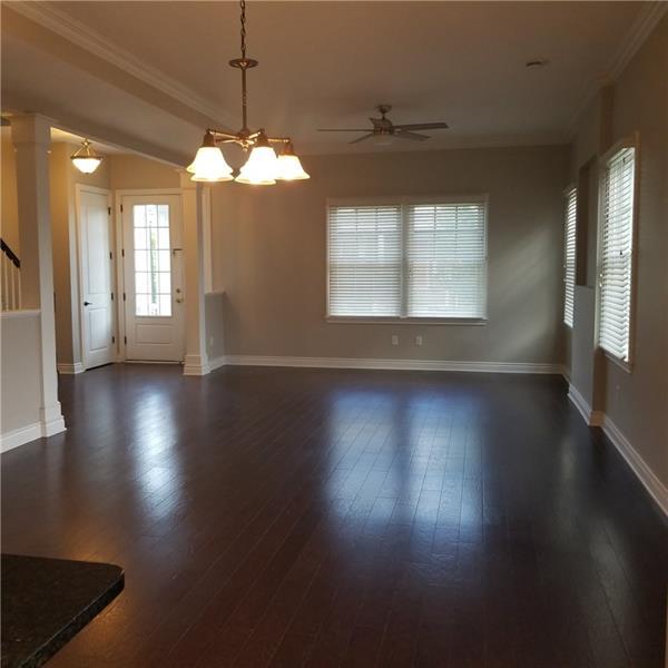 1215 Newbury Highland Photo 2