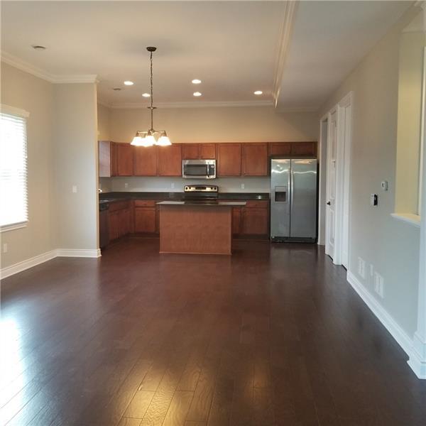 1215 Newbury Highland Photo 3