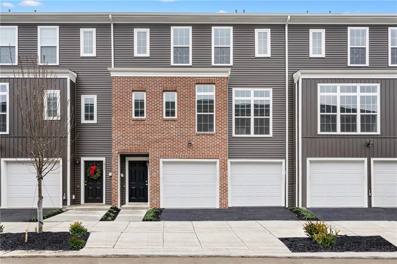 1009 Alexander Way
