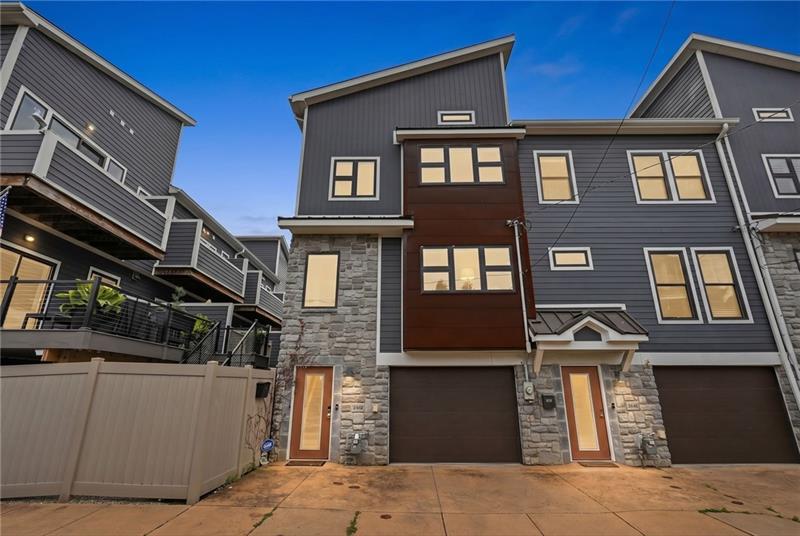 2652  Larkins Way, South Side