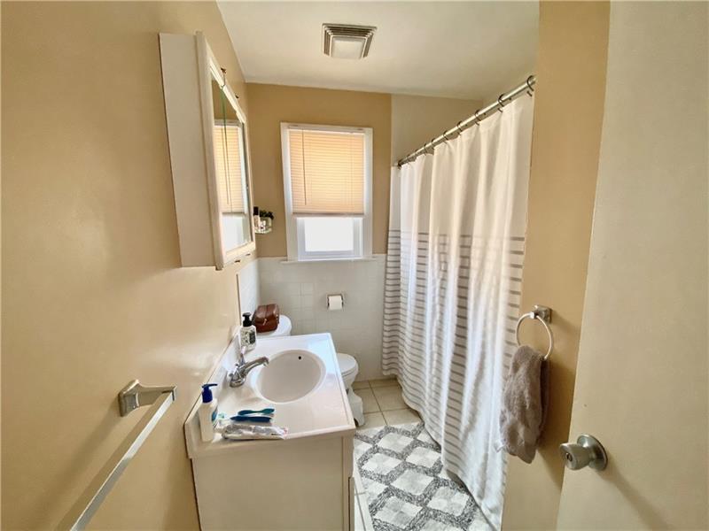 448 Kathleen St Photo 10