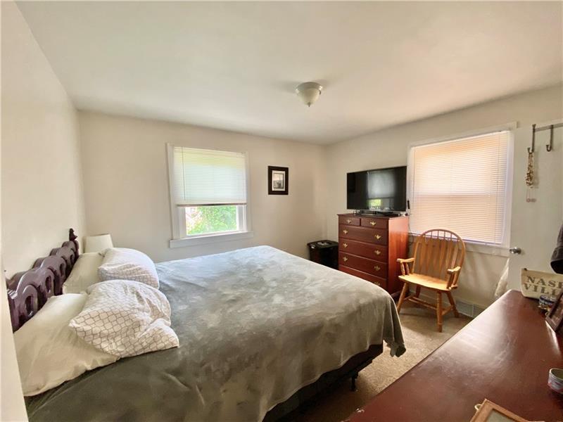 448 Kathleen St Photo 12