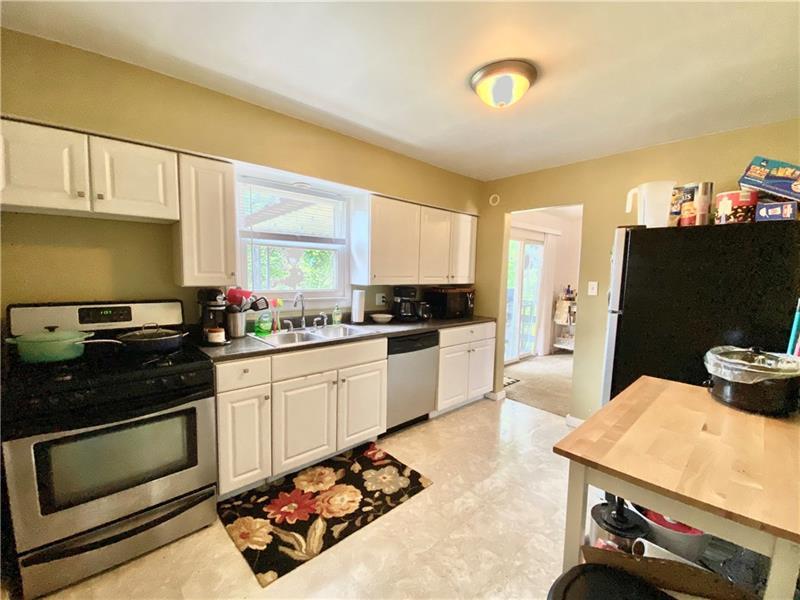 448 Kathleen St Photo 7