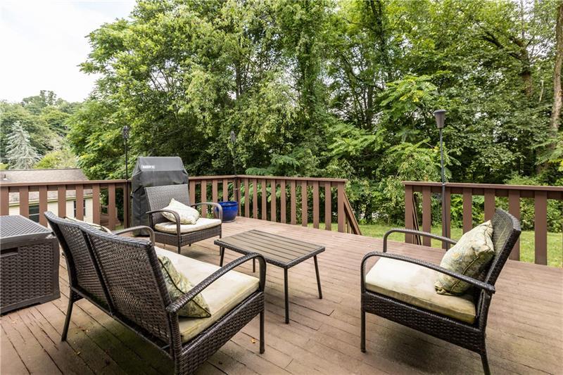 451 Tyburn Dr Photo 28