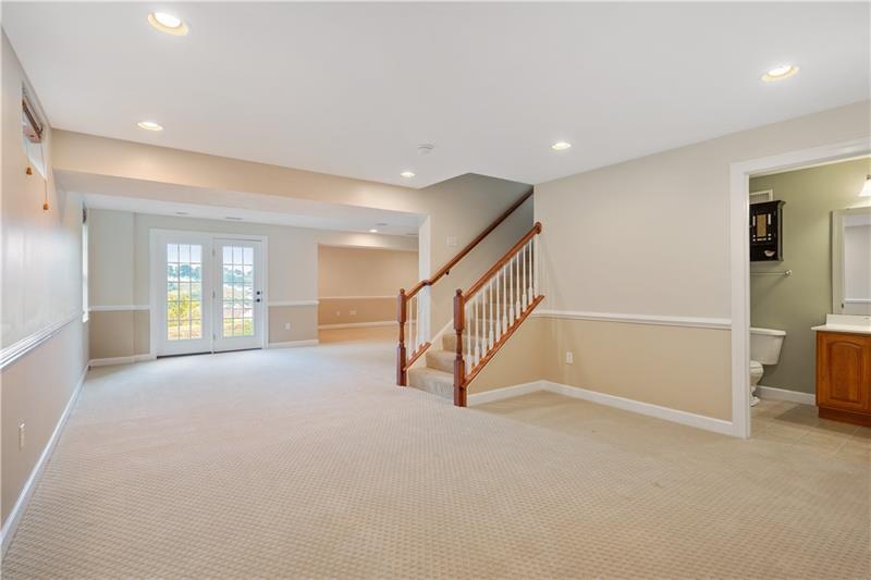 5801 Windsor Drive Photo 38
