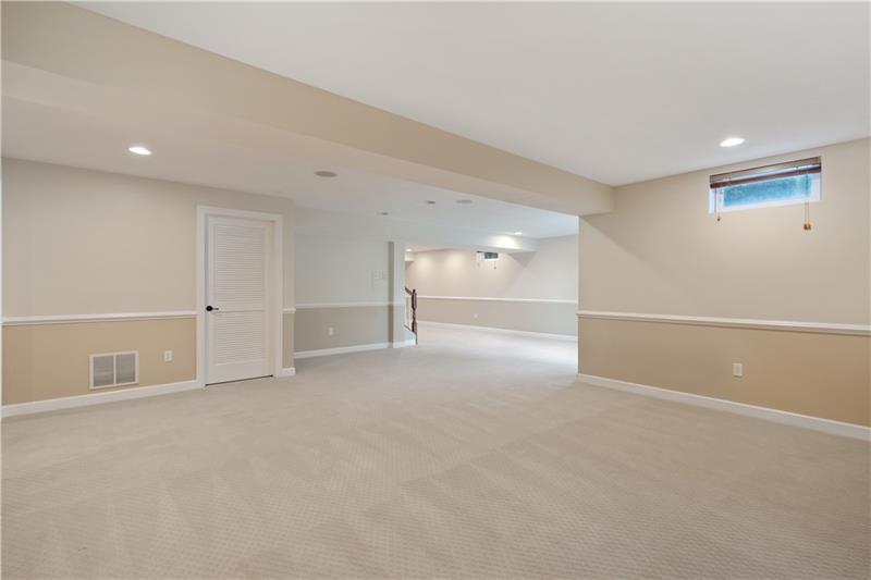 5801 Windsor Drive Photo 41