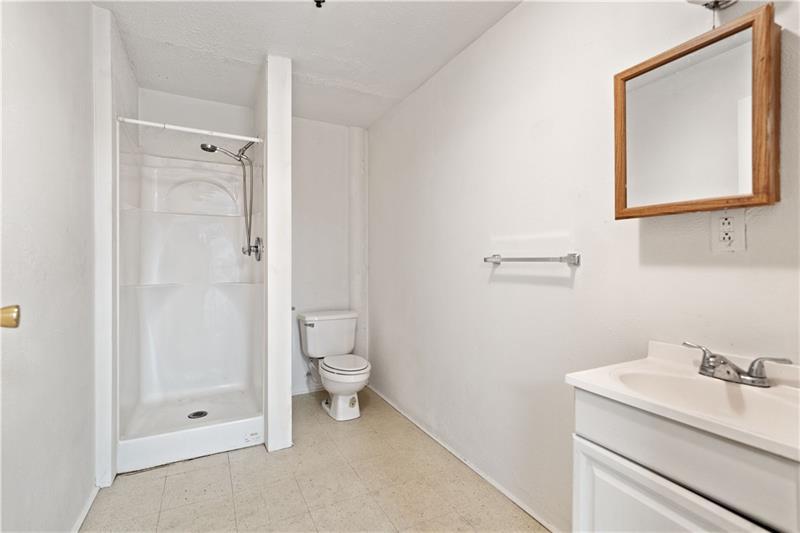 128 Wood Street Photo 14