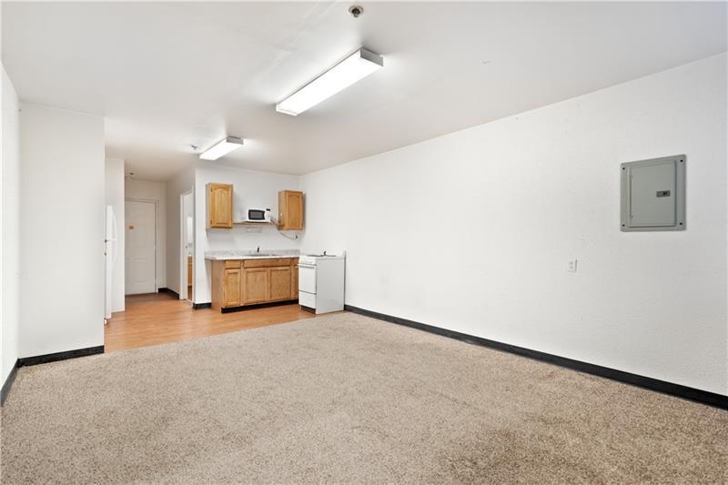 128 Wood Street Photo 17
