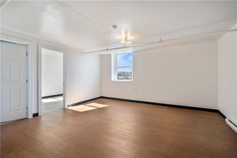 128 Wood Street Photo 22