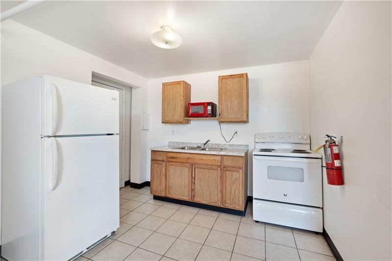 128 Wood Street Photo 25