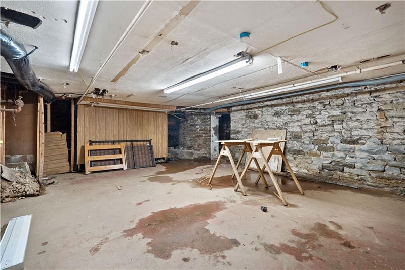 128 Wood Street Photo 32