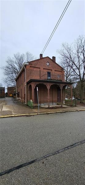 340 46th St Photo 5