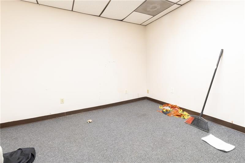 454 W 8th Ave Photo 7