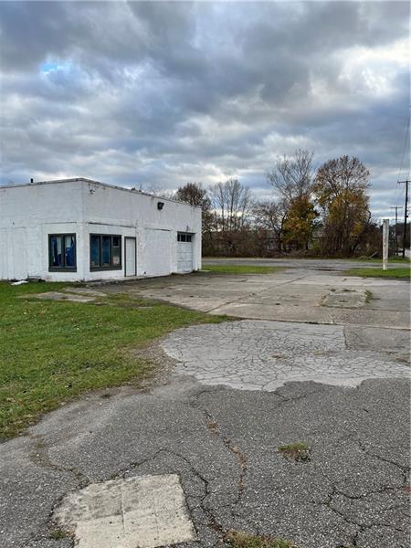 900 N Water Ave Photo 2