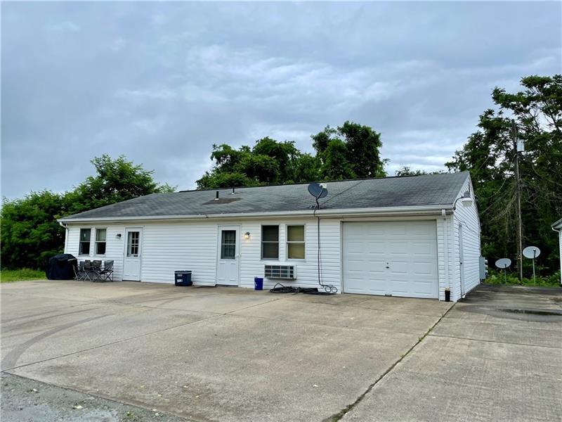 1027 Locust Ave Photo 2