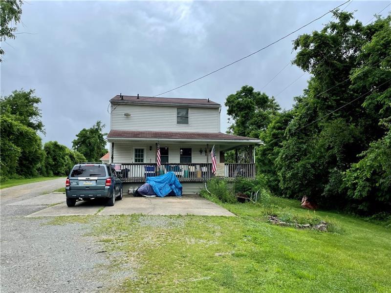 1027 Locust Ave Photo 3