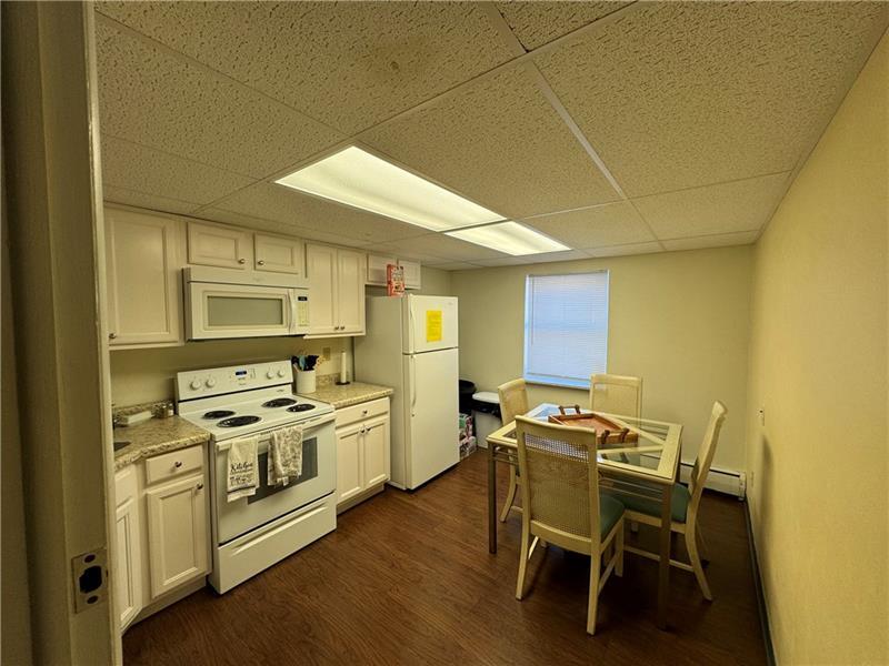 938 Oakland Photo 18