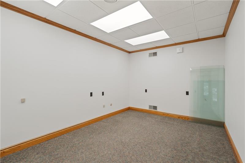 114 Oil Lane Photo 10