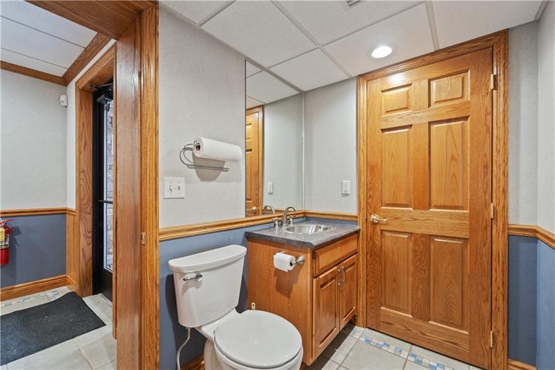 114 Oil Lane Photo 28