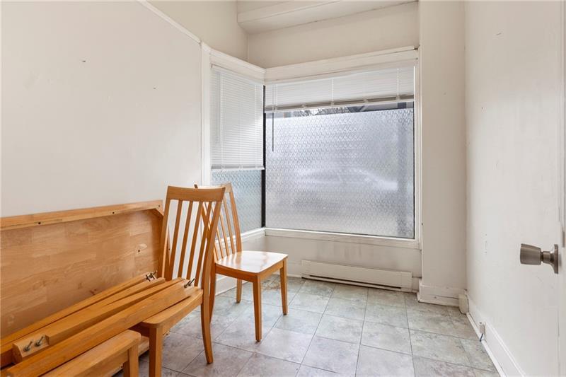 2114-2118 Broadway Ave Photo 11