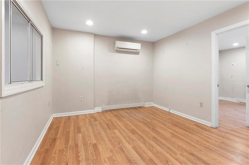 2114-2118 Broadway Ave Photo 12