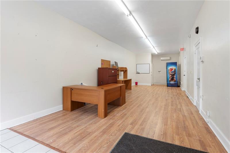 2114-2118 Broadway Ave Photo 24