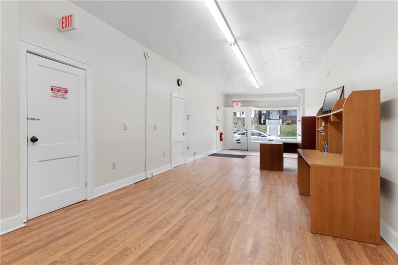 2114-2118 Broadway Ave Photo 25