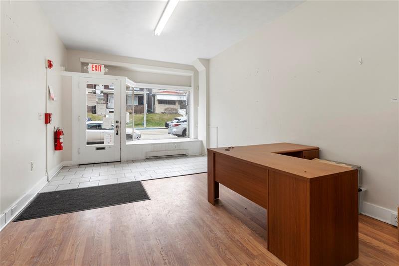 2114-2118 Broadway Ave Photo 27
