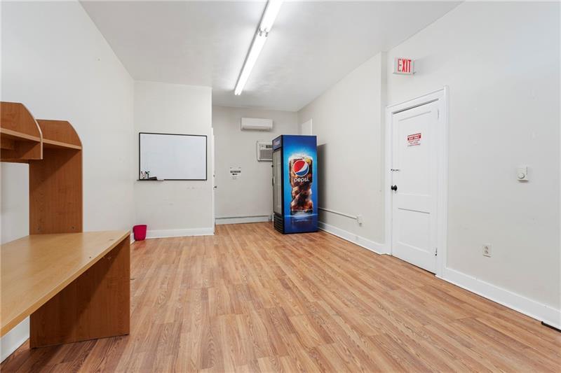 2114-2118 Broadway Ave Photo 30