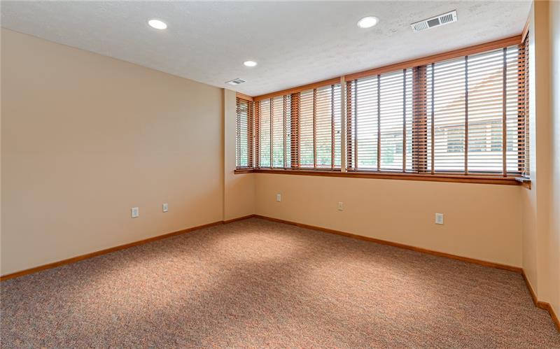 2857 Oxford Boulevard Photo 20