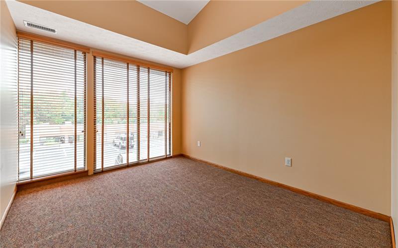 2857 Oxford Boulevard Photo 22