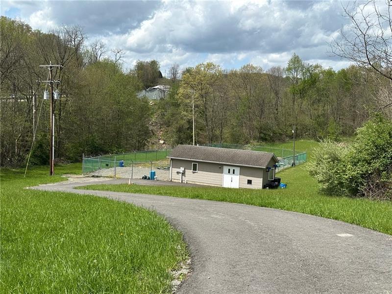 858 New Castle Rd Photo 10