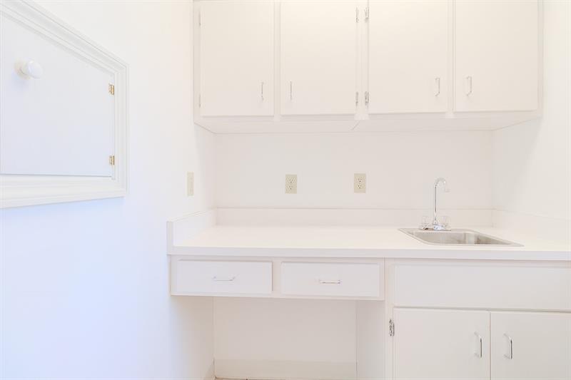 1027 W Main St Photo 26