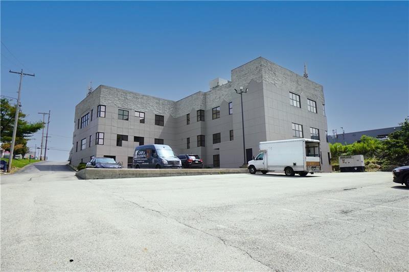 10431 Perry Highway Photo 12