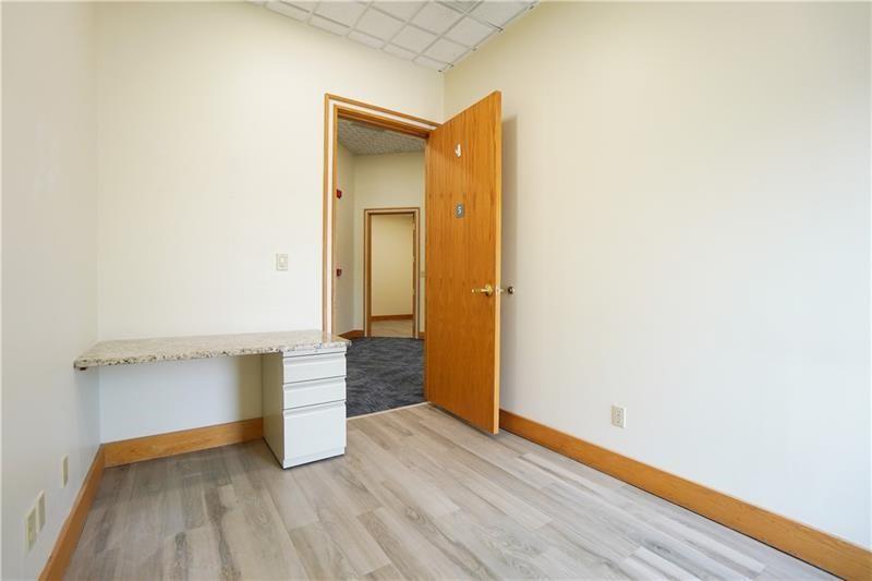 10431 Perry Highway Photo 26