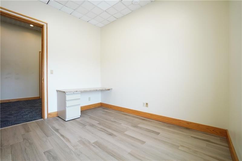 10431 Perry Highway Photo 28