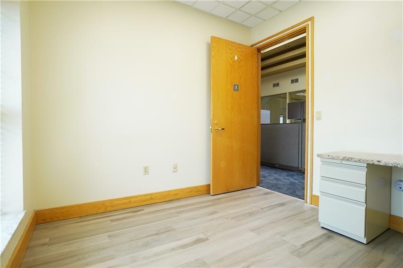 10431 Perry Highway Photo 30