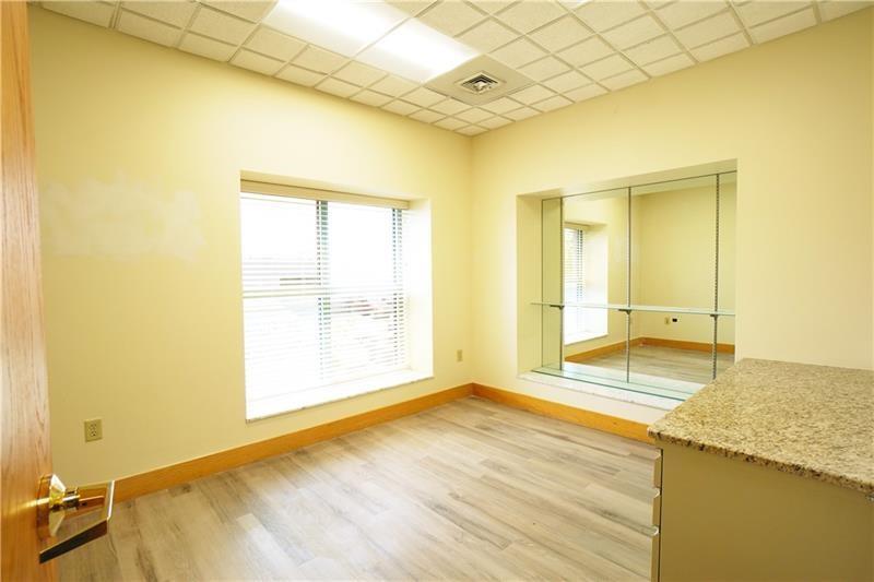 10431 Perry Highway Photo 31