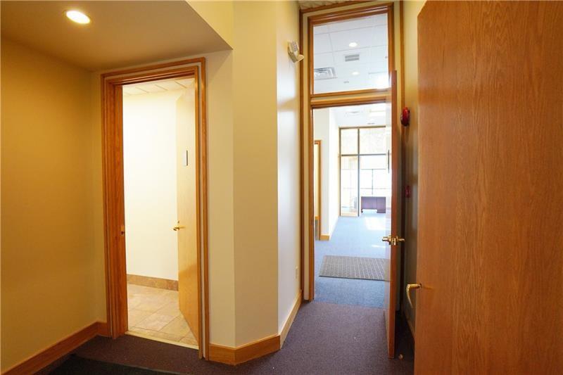 10431 Perry Highway Photo 33