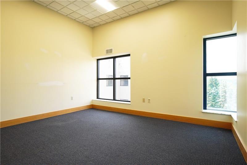 10431 Perry Highway Photo 34