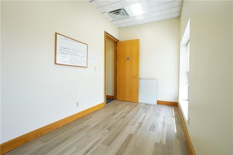 10431 Perry Highway Photo 38