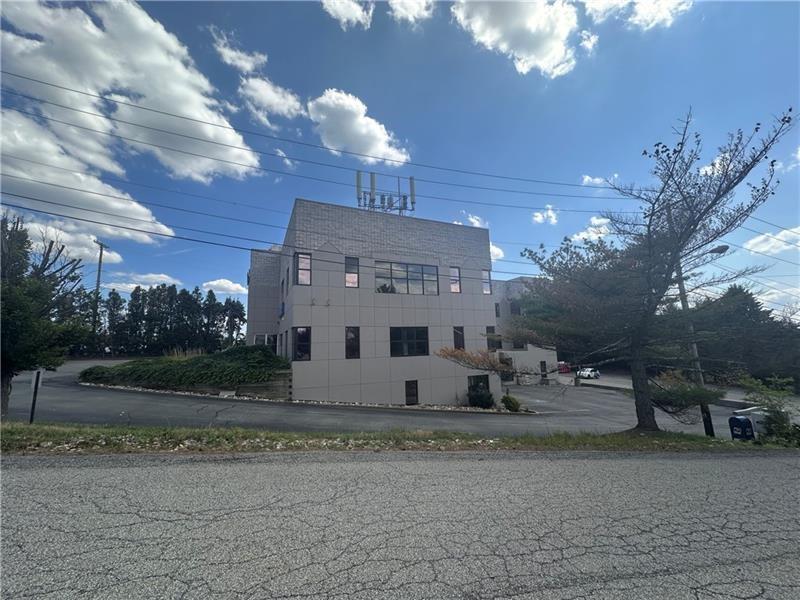 10431 Perry Highway Photo 4