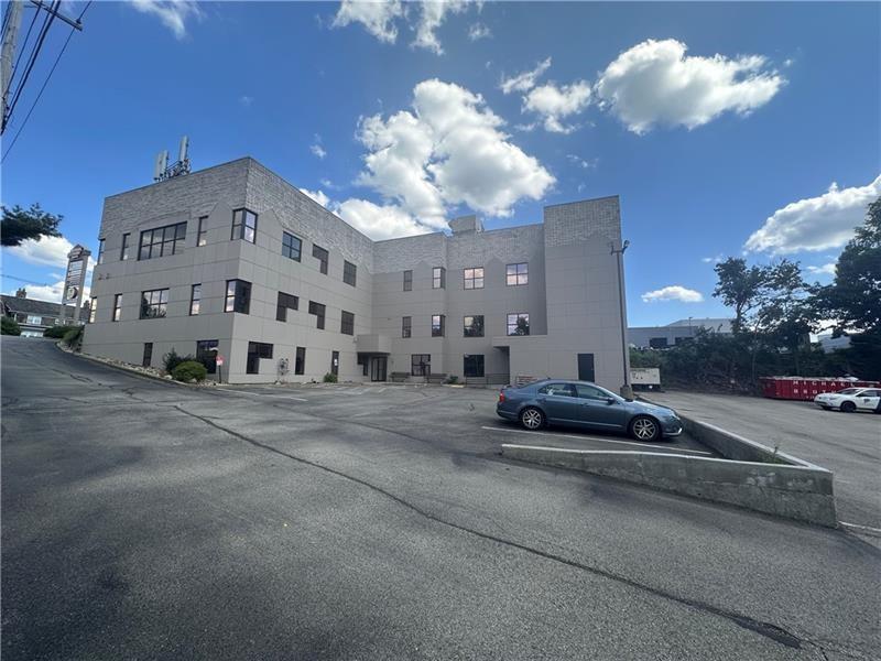 10431 Perry Highway Photo 5