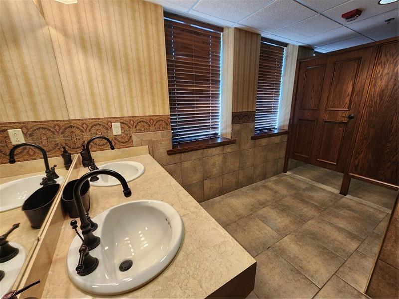 19 E Washington St #4