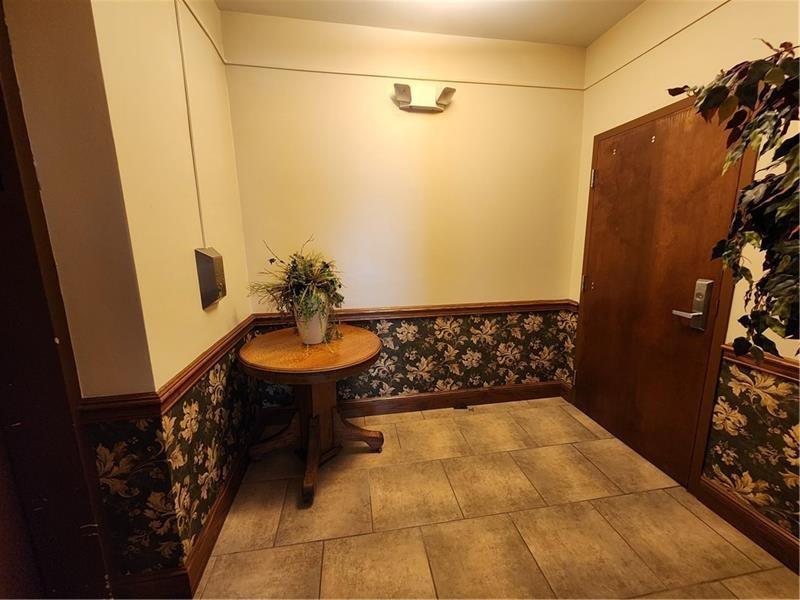 19 E Washington St #4