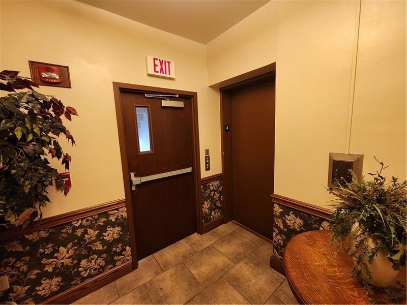 19 E Washington St #4