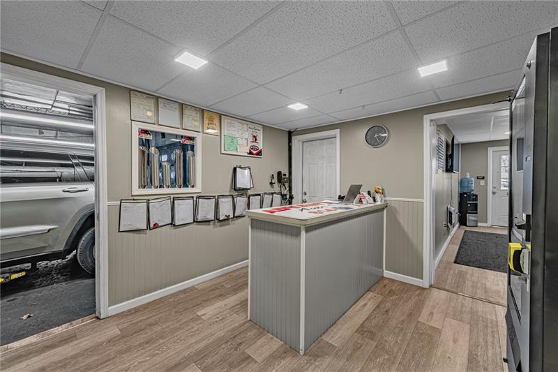 629 Scalp Avenue Photo 11