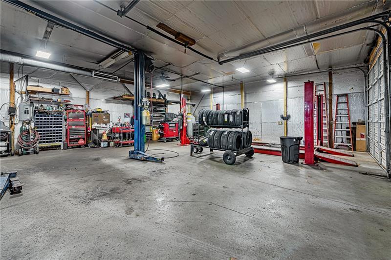 629 Scalp Avenue Photo 21