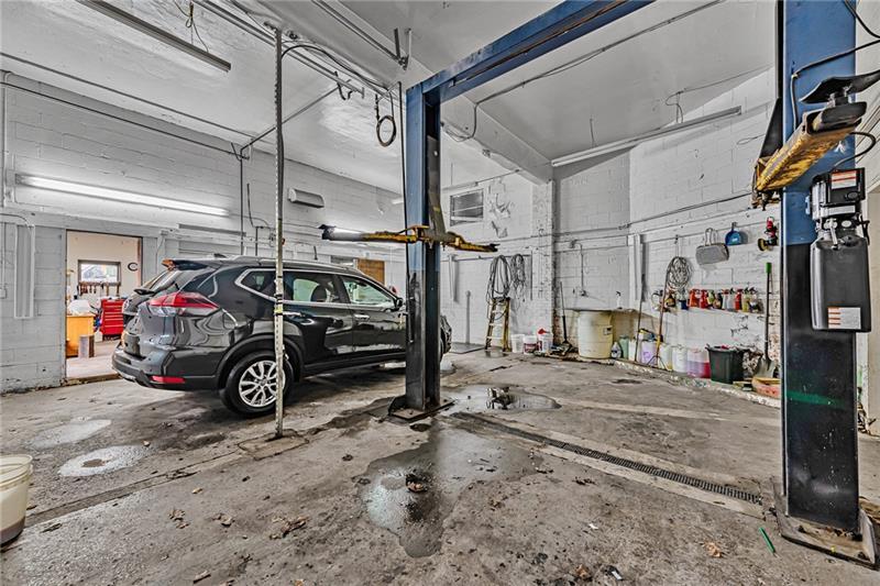 629 Scalp Avenue Photo 24