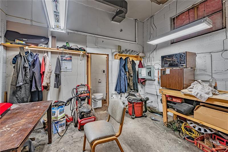 629 Scalp Avenue Photo 26